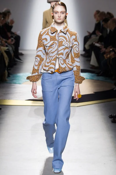 Look 12
